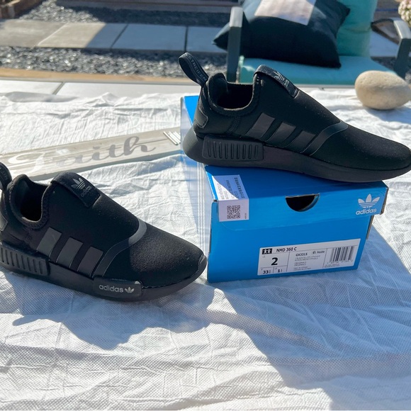 Kids Adidas NMD 360  sz. 2 & a sz. 3 - Picture 2 of 8